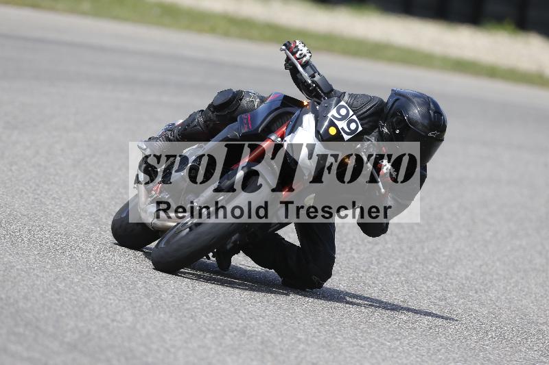 Archiv-2025/09 22.04.2025 Cornu Master School ADR/rot-rouge/99